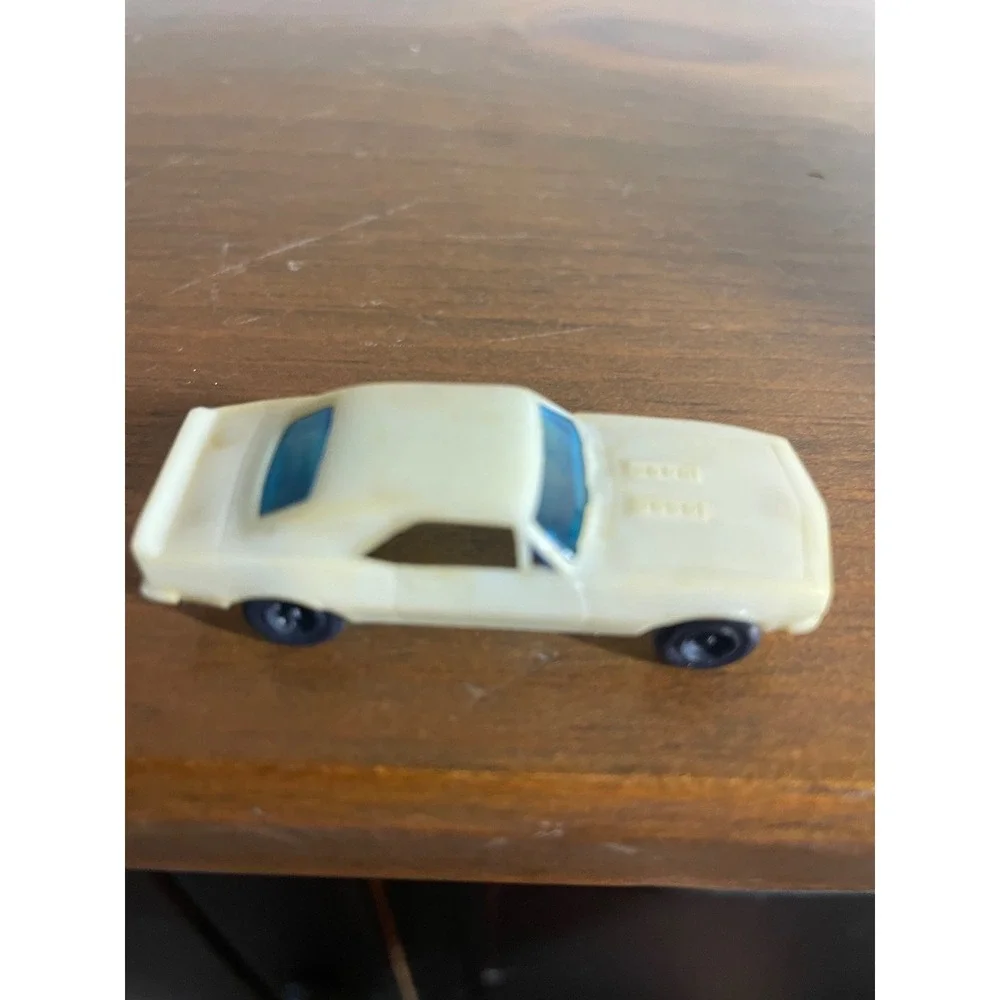 Unbranded vintage plastic